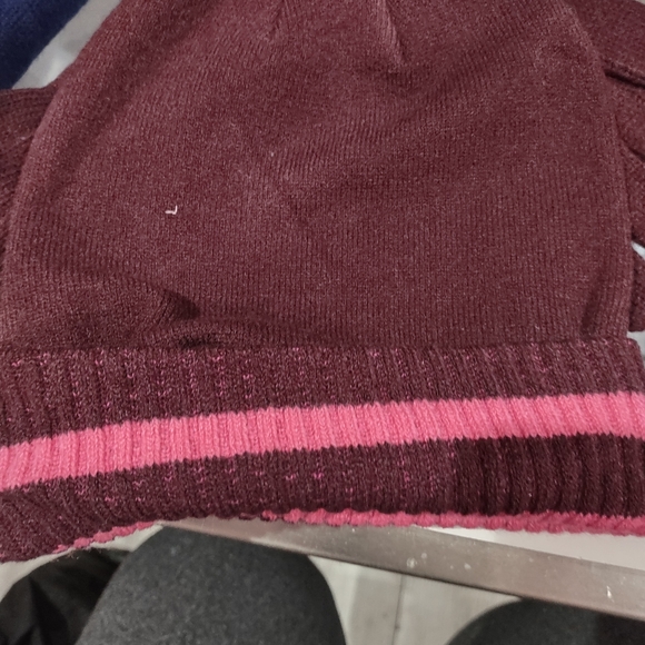 Hat and gloves - Picture 1 of 2